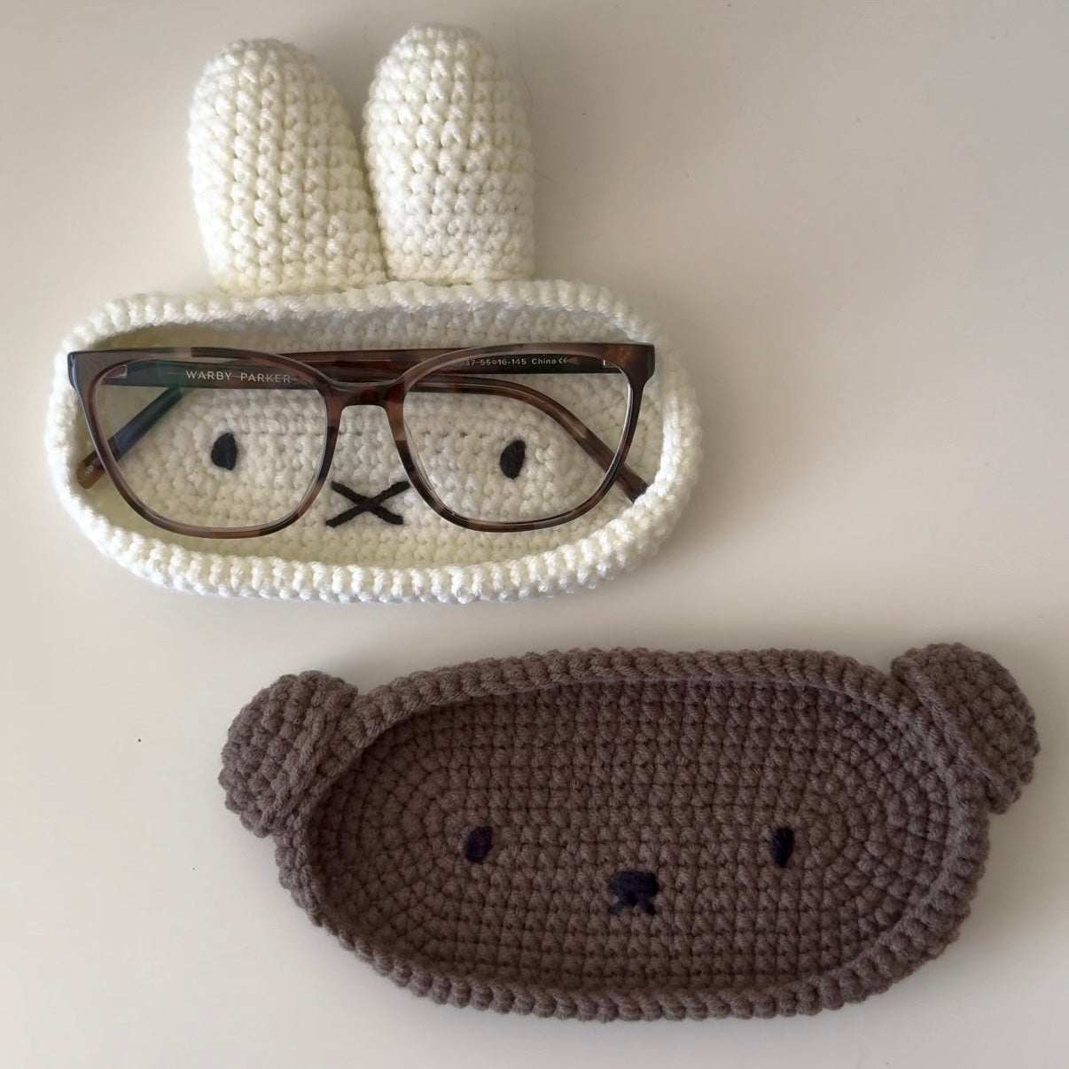 GLASSES HOLDER